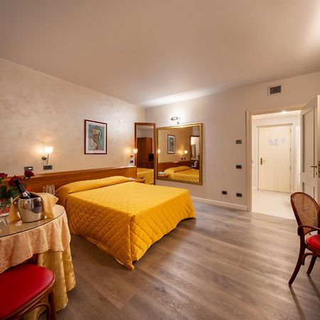 Montodine Hotel Motel Sporting מראה חיצוני תמונה